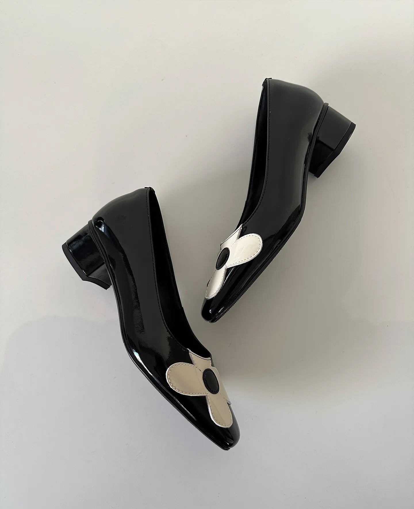 Patent Leather Flower Low-Heel Pumps