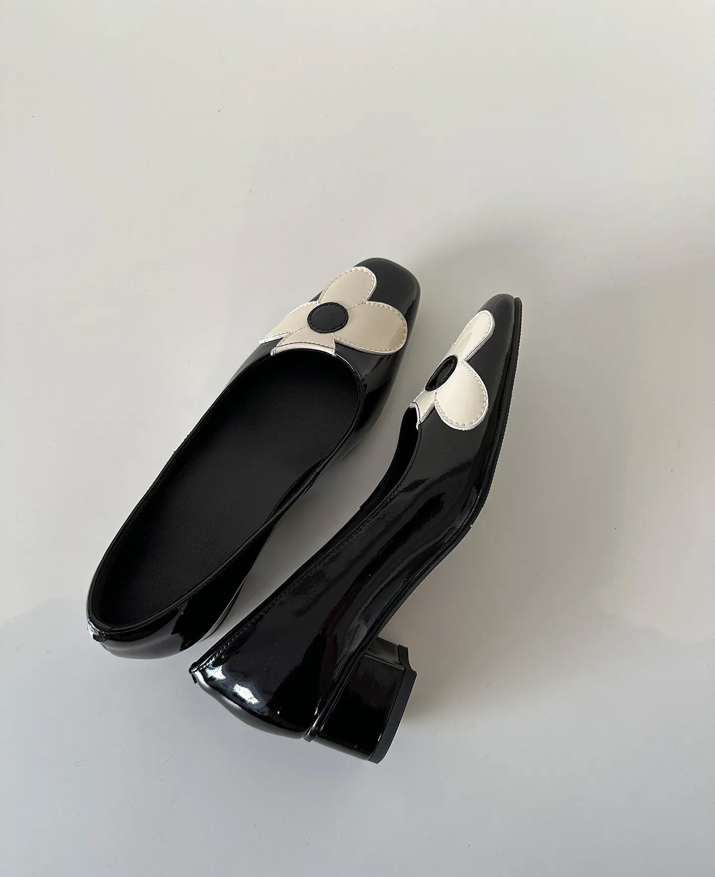 Patent Leather Flower Low-Heel Pumps