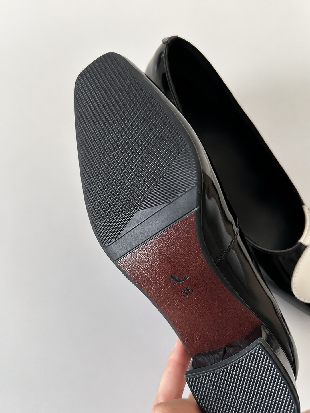 Patent Leather Flower Low-Heel Pumps