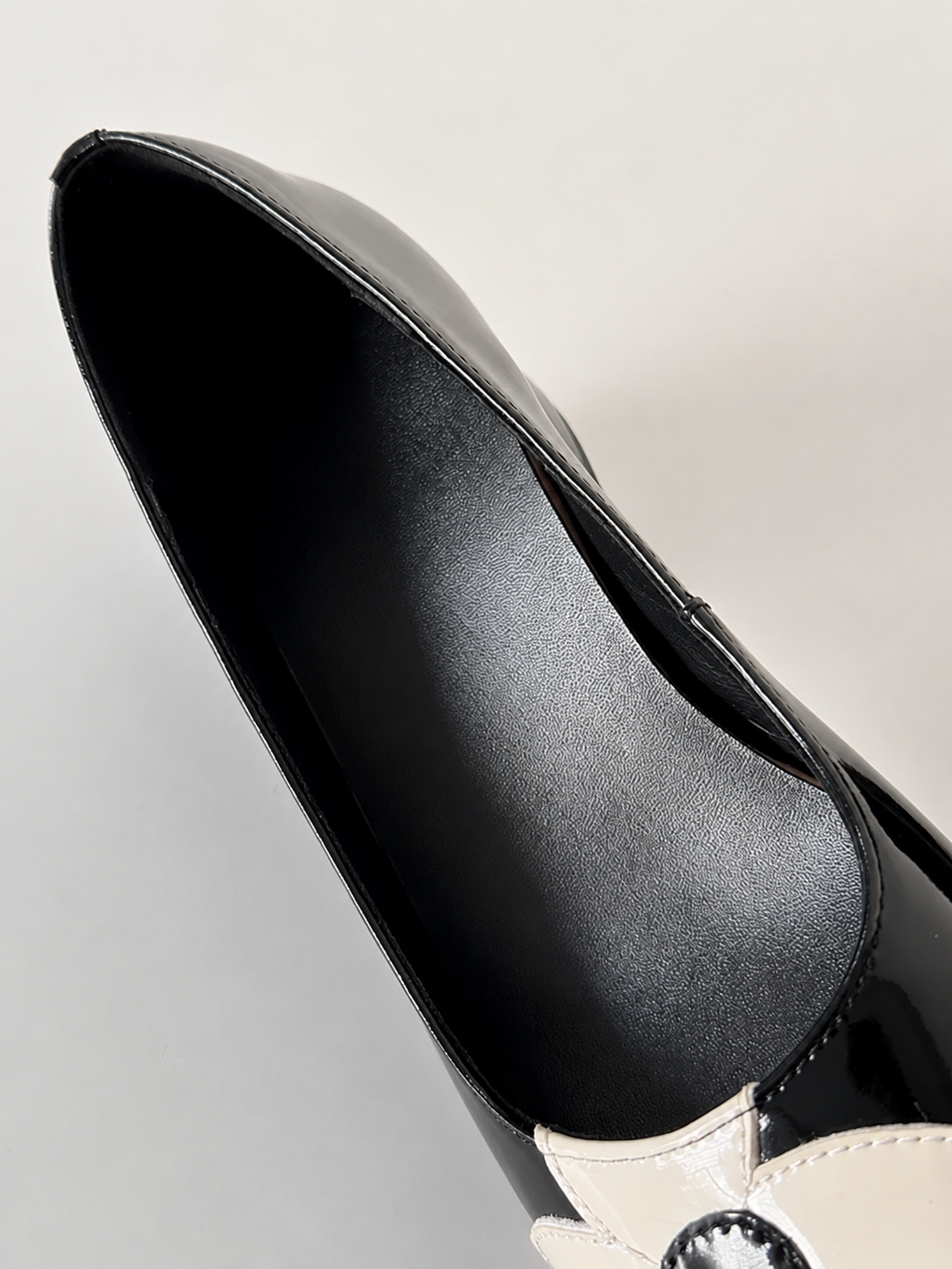 Patent Leather Flower Low-Heel Pumps