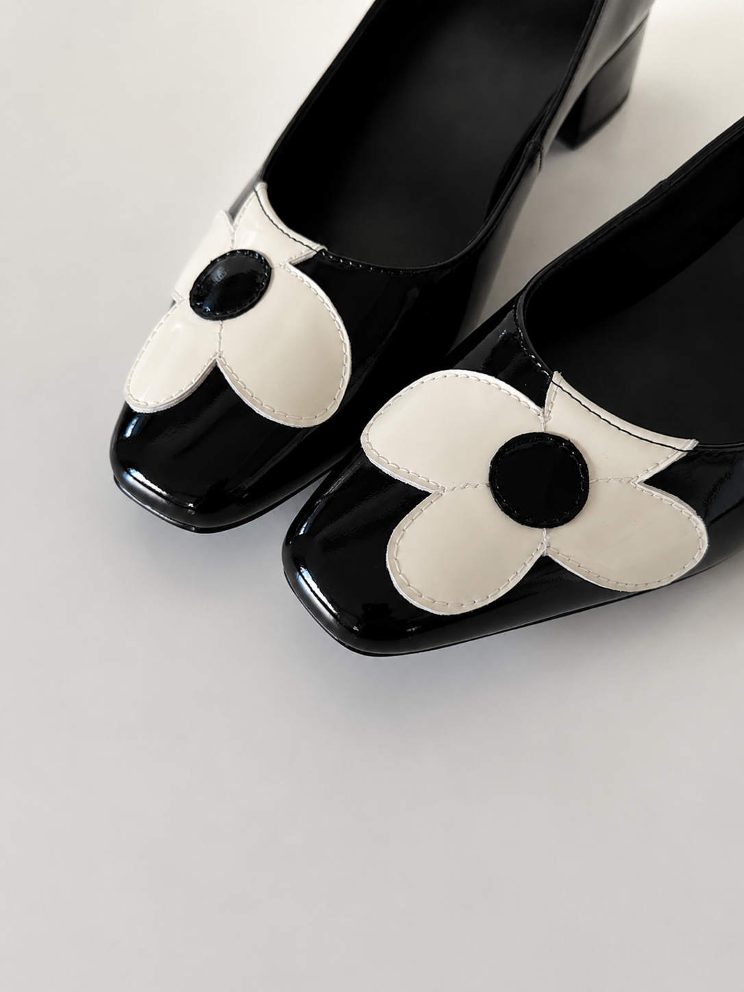 Patent Leather Flower Low-Heel Pumps