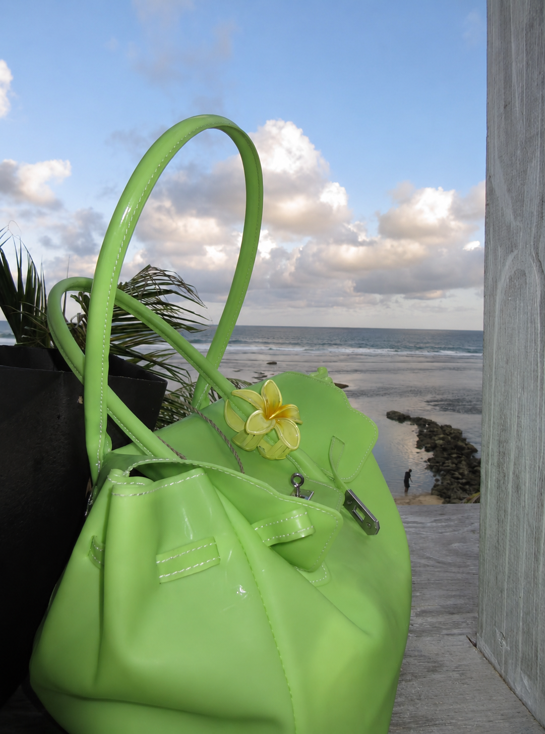 Jelly Firkin 40 Bag Classic Lime worn by model